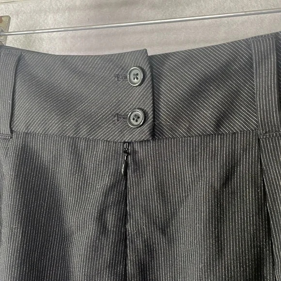 Banana Republic Women's Wool + Elastane Pin Stripe Pencil Skirt Black Size 6 - Picture 3 of 7